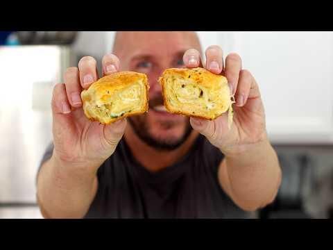 I turned storebought crescent rolls into a cheesy buttery garlic loaf of bread