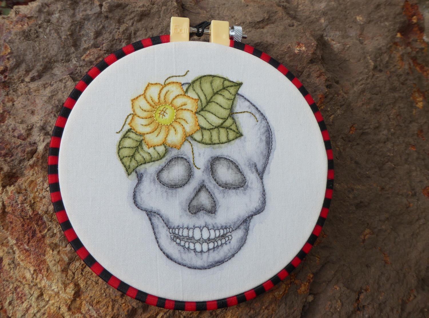 Inktense skull stitchery complete 2.JPG