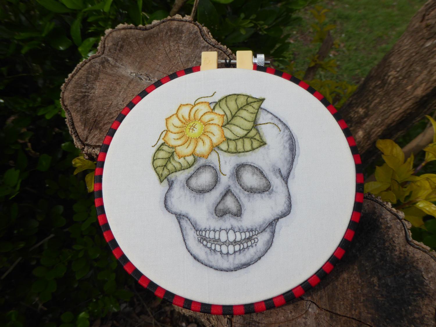 Inktense skull stitchery complete 3.JPG