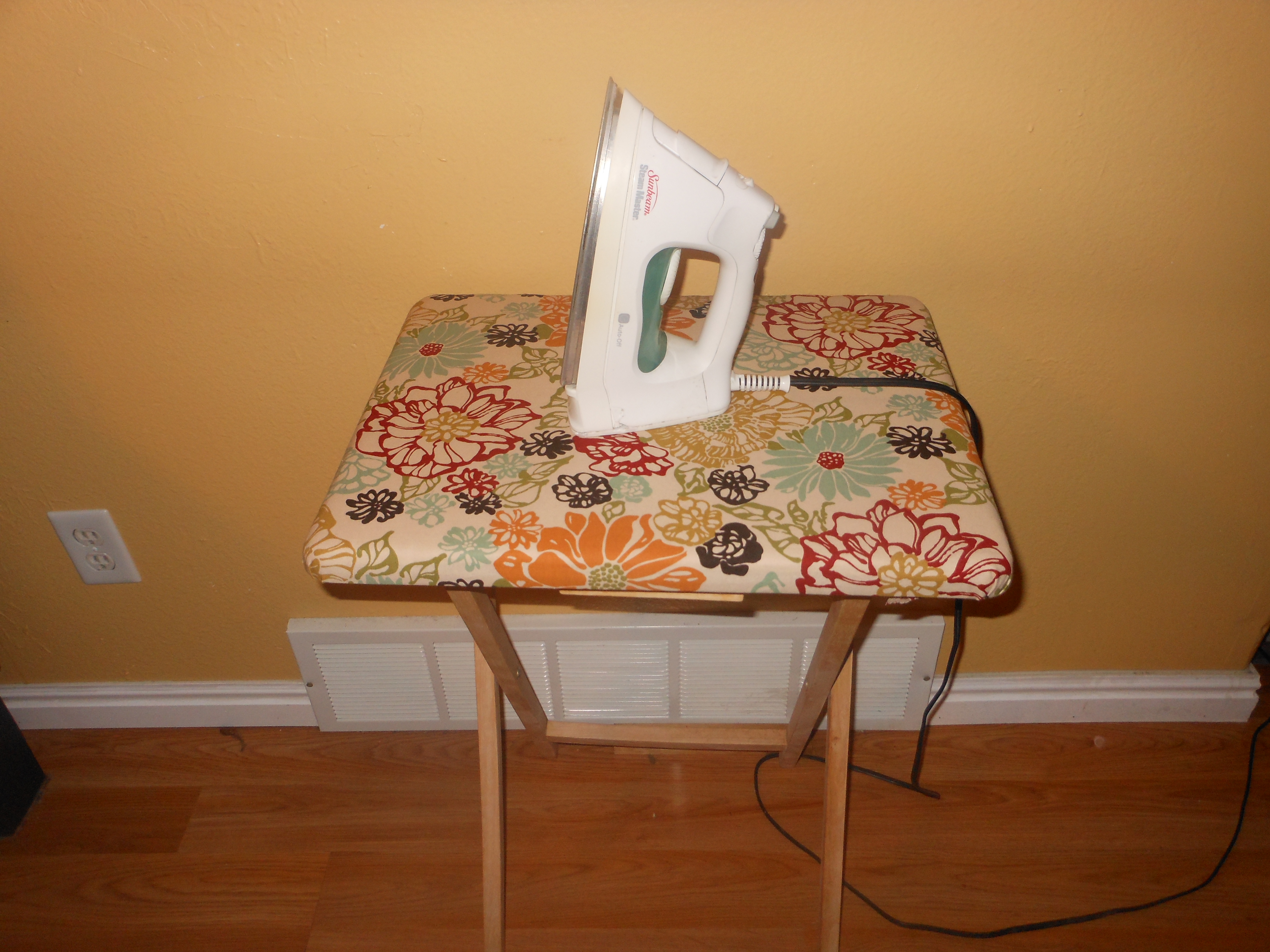 Ironing table 14.JPG