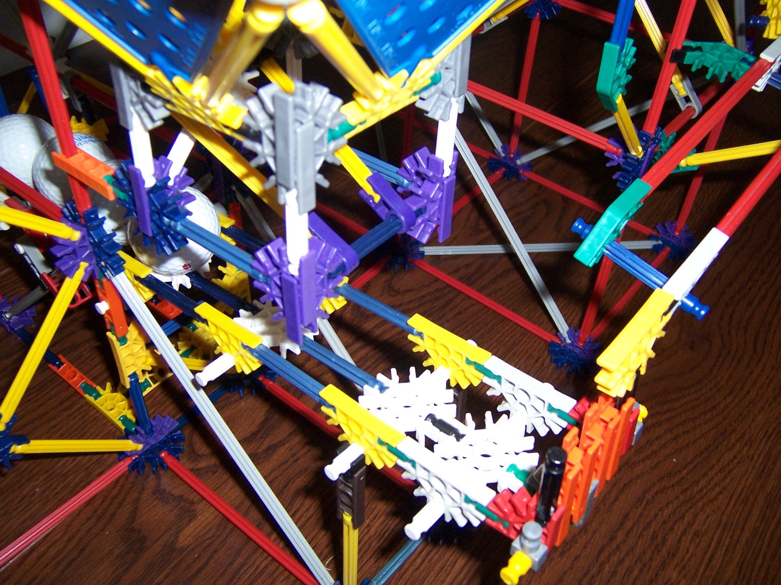 Knex Ball Machine Parallax 046.jpg