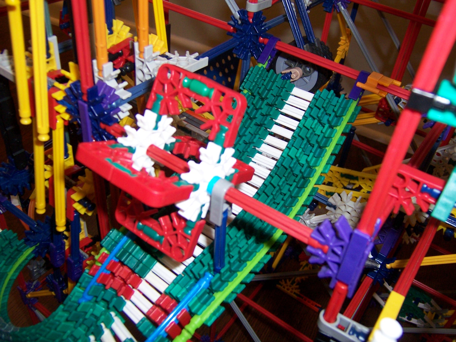 Knex Ball Machine Parallax 072.jpg