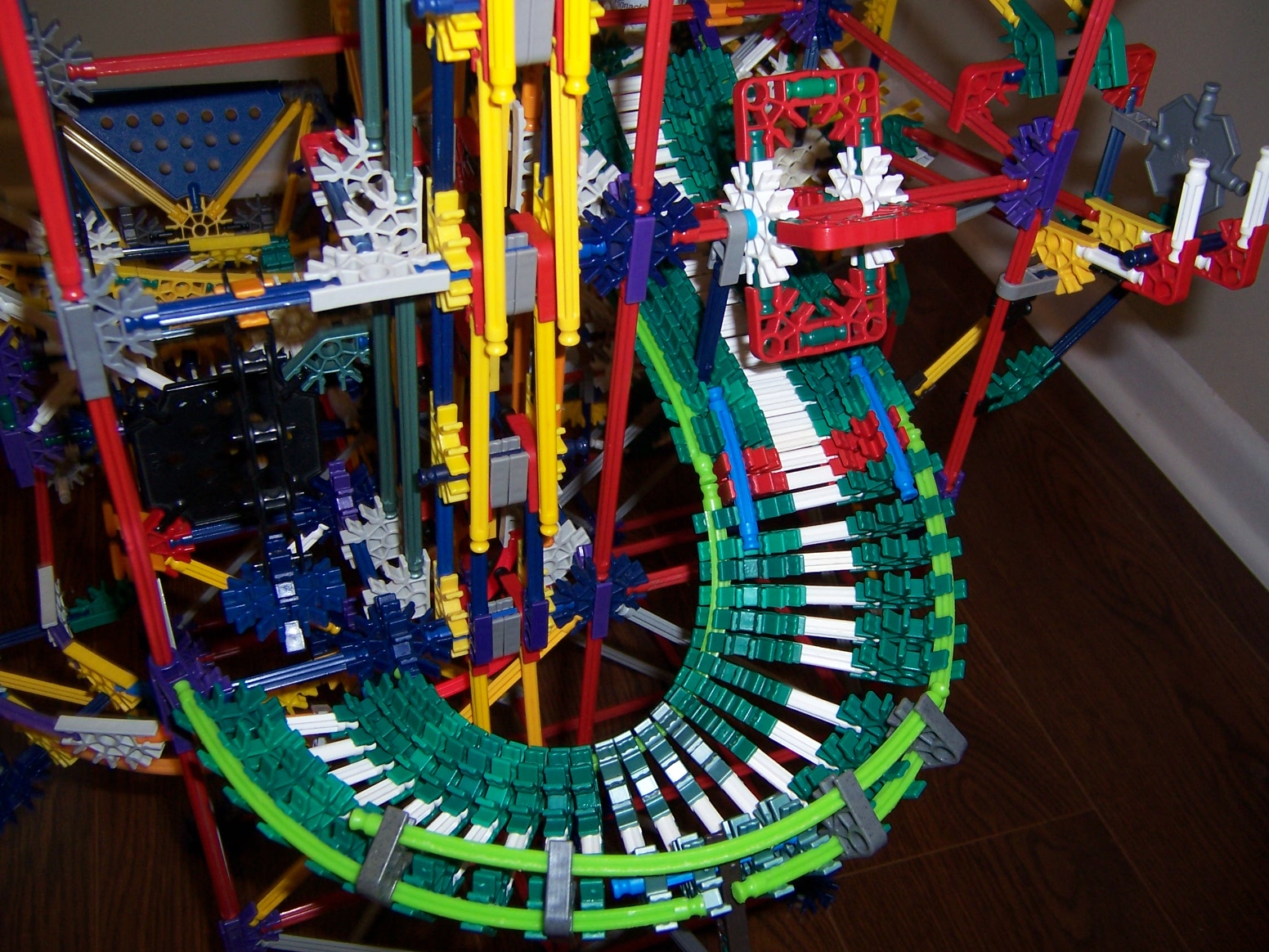 Knex Ball Machine Parallax 074.jpg