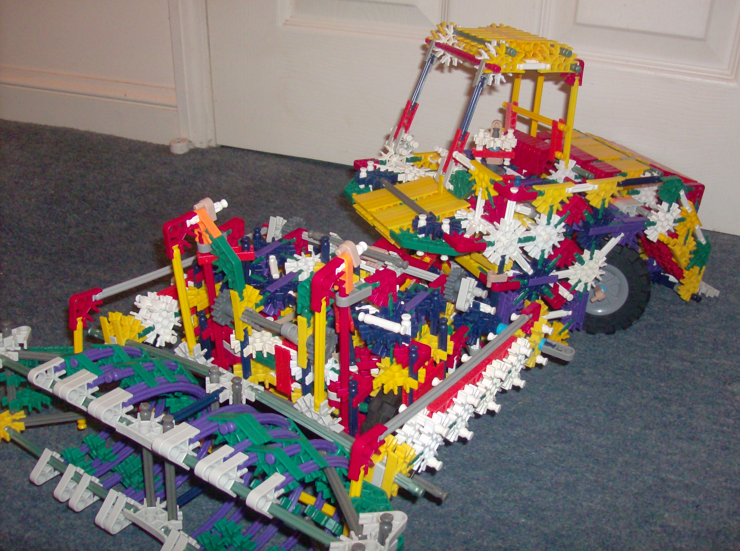 Knex bulldozer (1).JPG