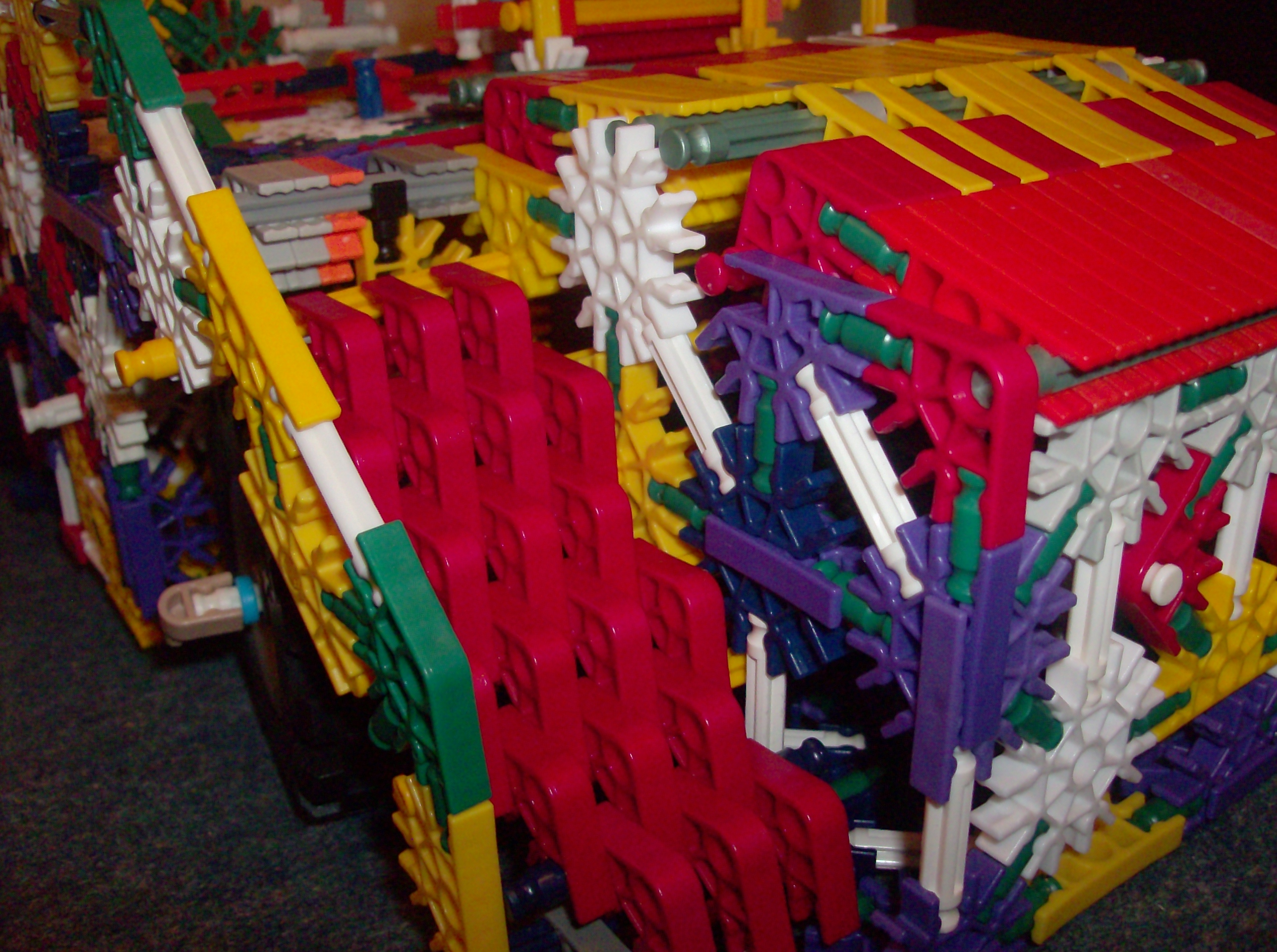 Knex bulldozer (19).JPG