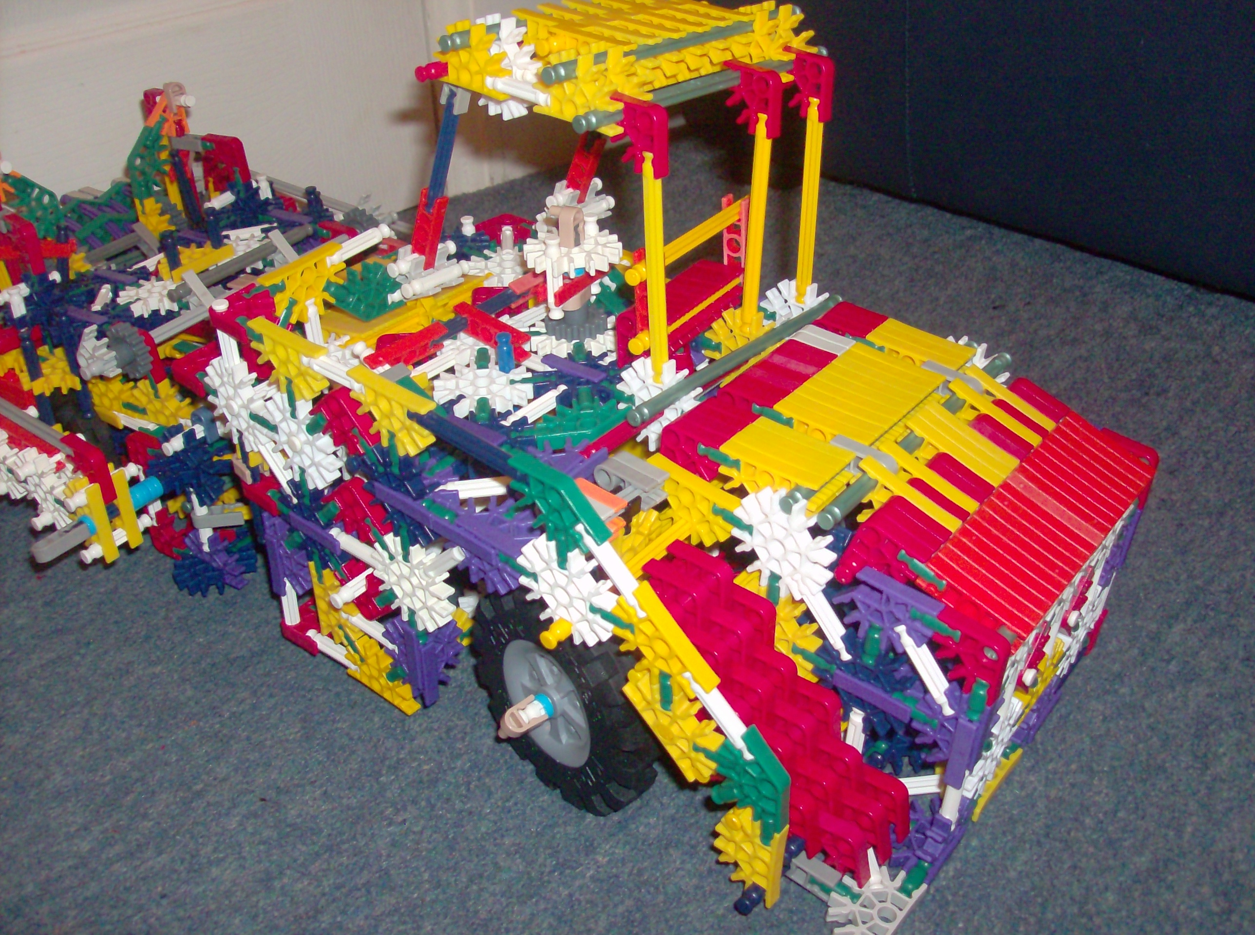 Knex bulldozer (21).JPG