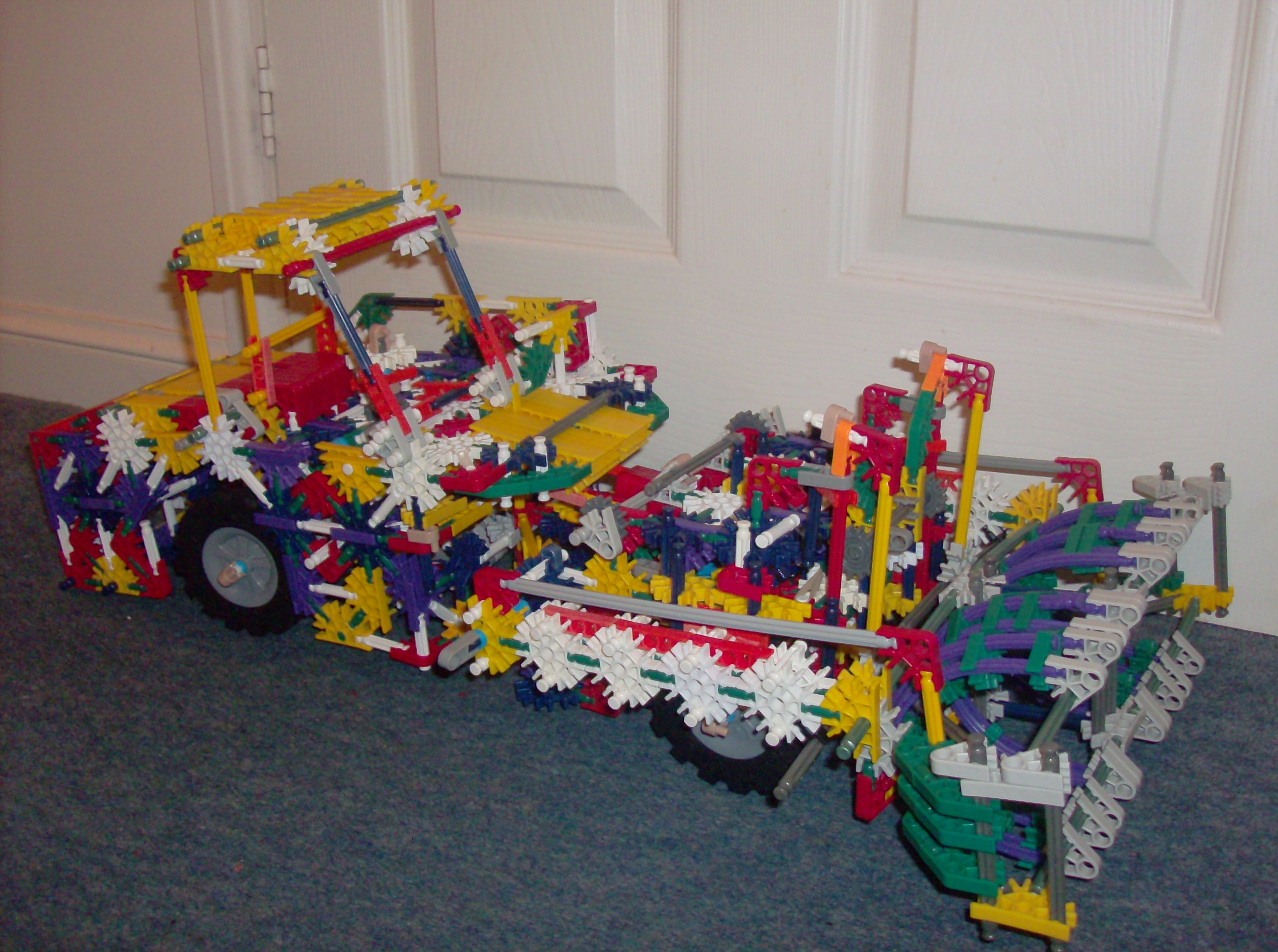 Knex bulldozer (4).JPG