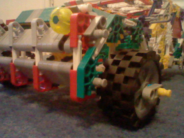 Knex car with large boot space (11).JPG