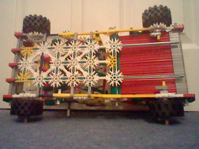 Knex car with large boot space (14).JPG