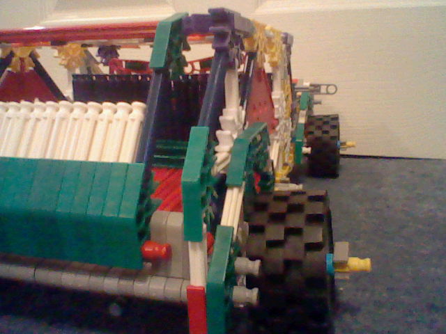 Knex car with large boot space (8).JPG