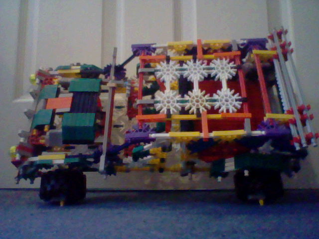 Knex car with large boot space updated (4).JPG