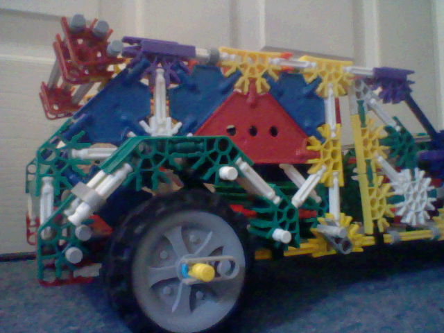 Knex car with large boot space updated (8).JPG