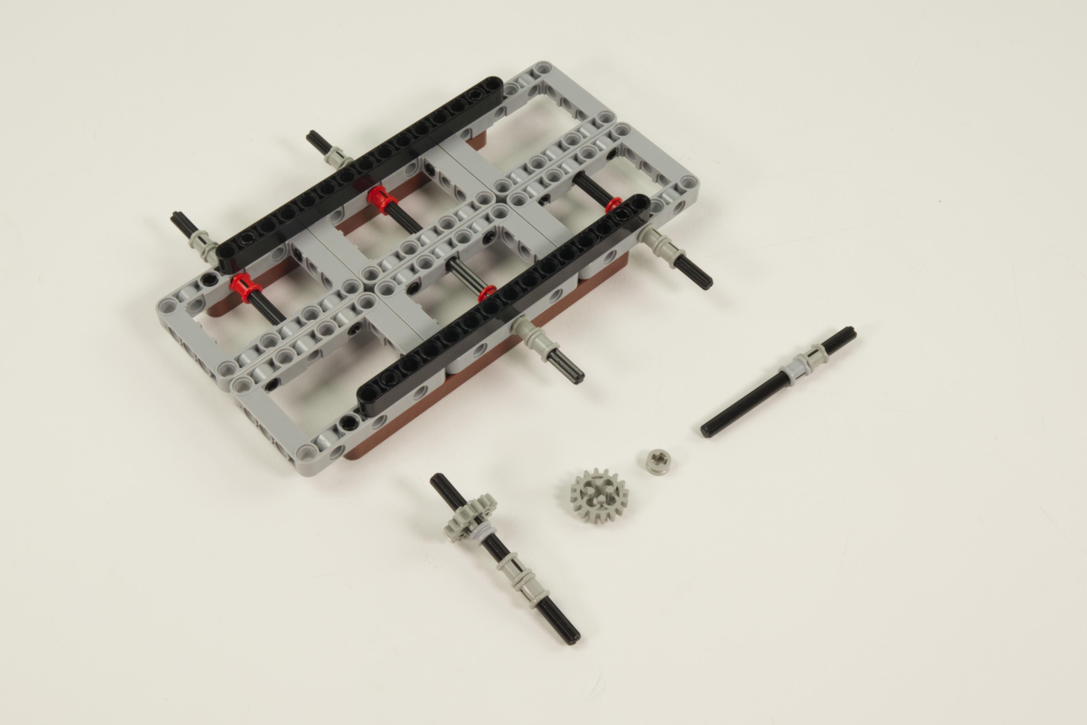 LEGO Tank-2406.jpg