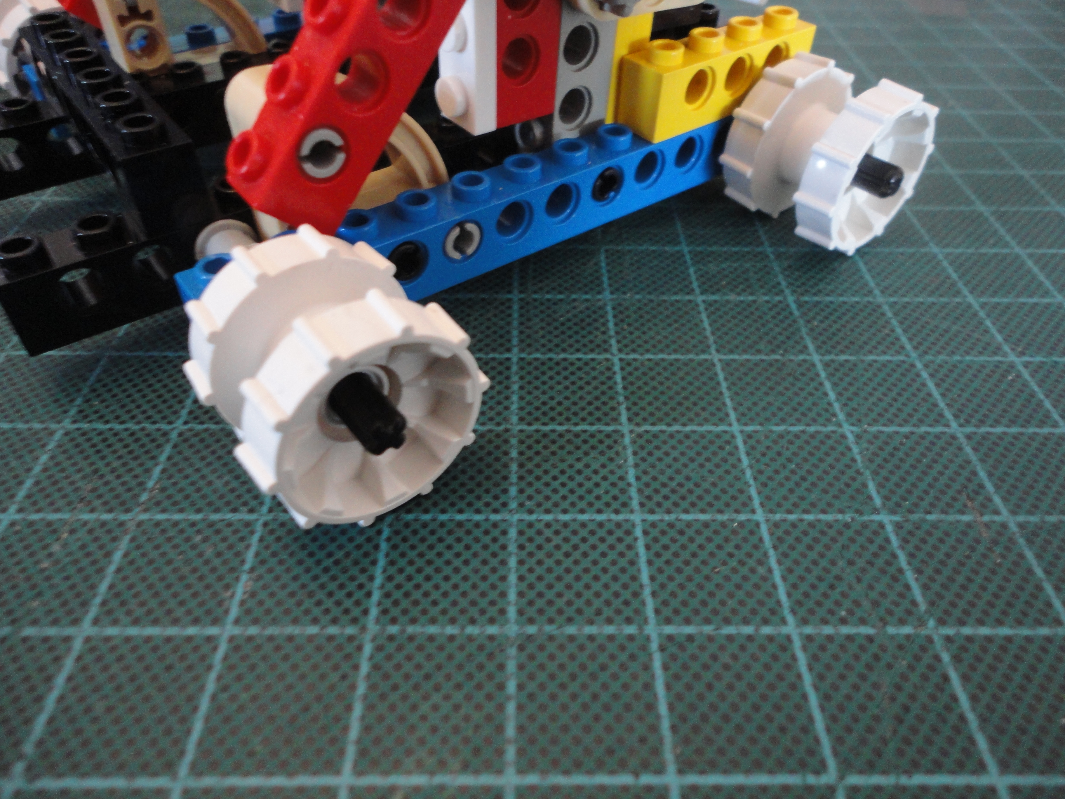 LegoBotTrack_07.JPG