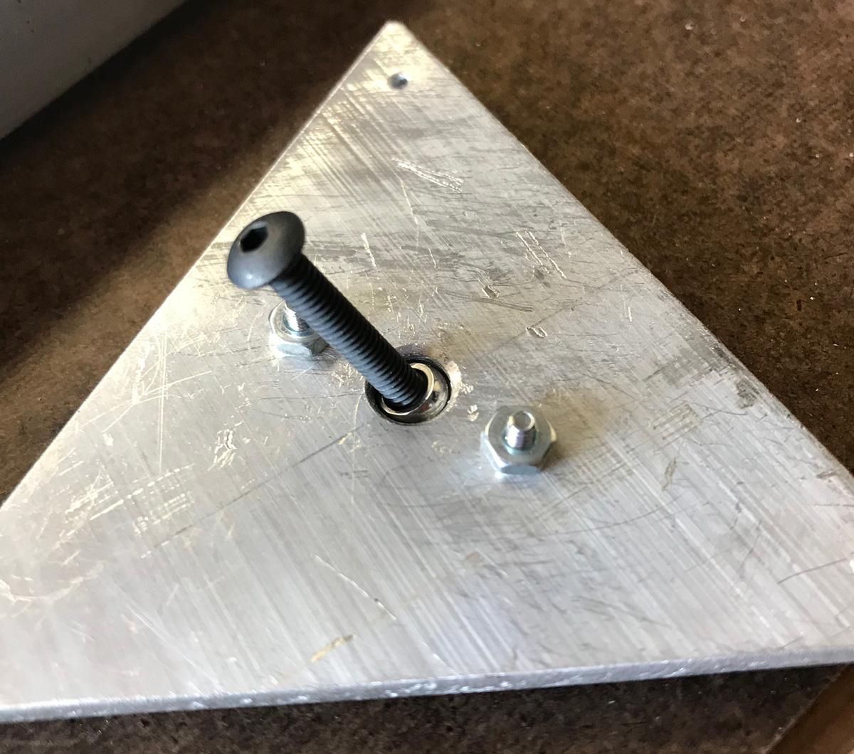 MC3-07Triangleswivel.jpg