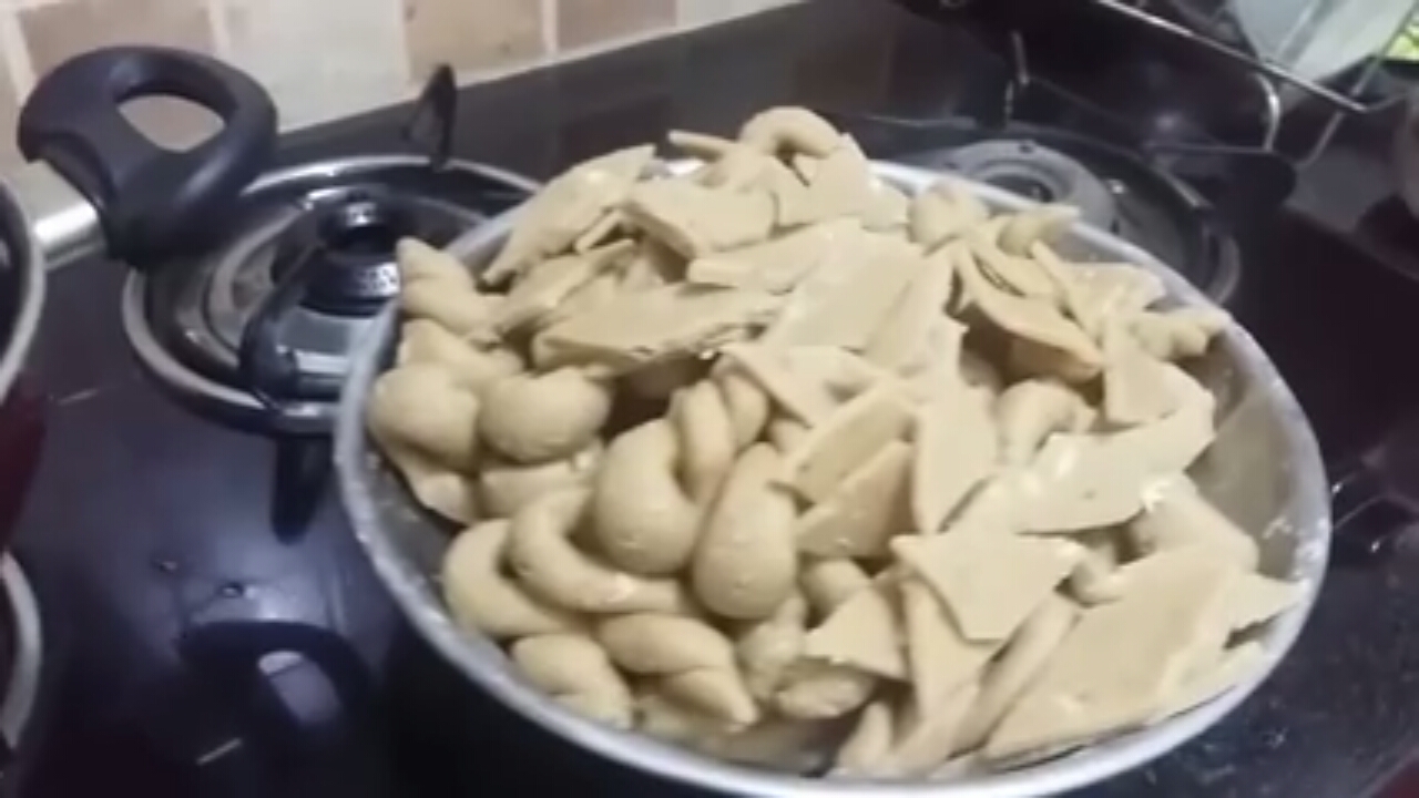 MULTIPLE GHUGHUTI SHAPES.jpg