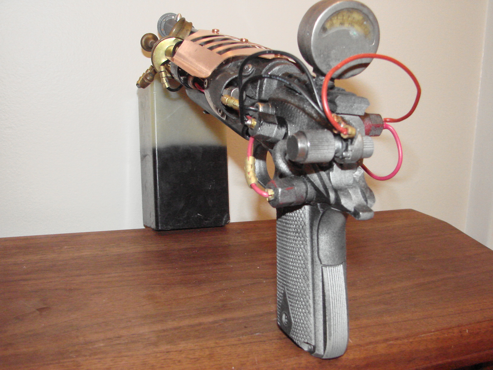 MY STEAMPUNK SHRINK-RAY 018.JPG