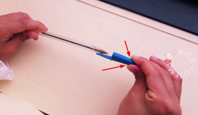 Magnetic_pen_cap_trick_4-3.jpg