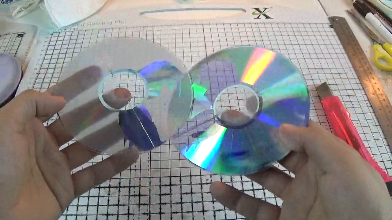 Make a ring with recycled CDs 4.bmp