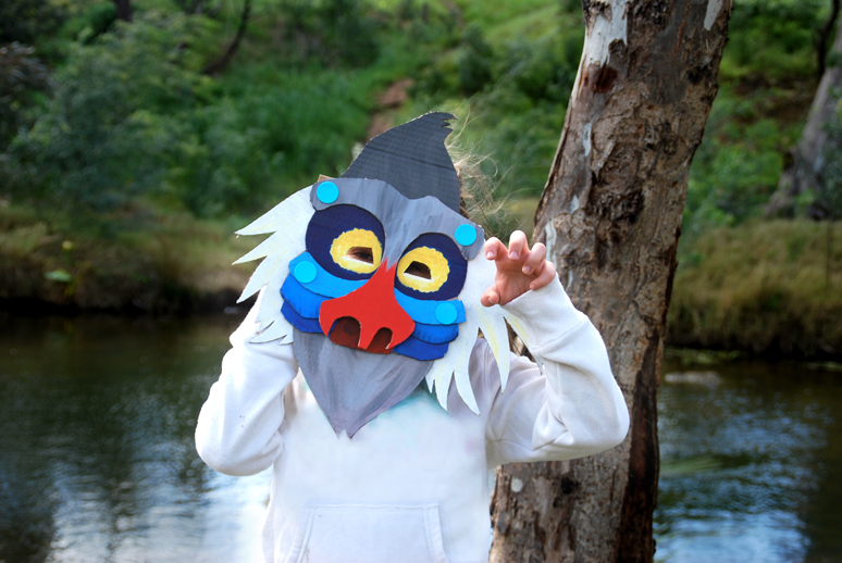Makedo Baboon Mask Heroshot_2.jpg