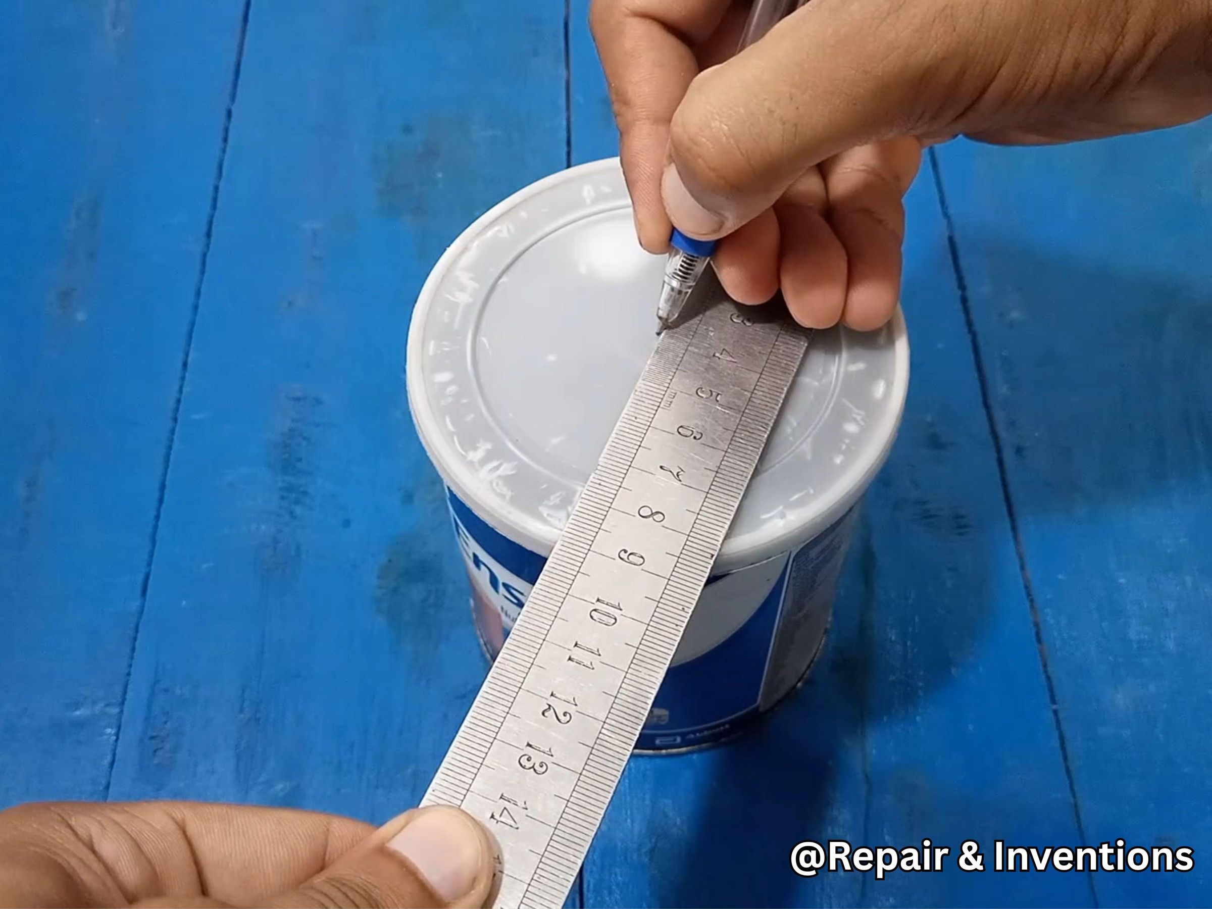 Making the Center Hole in the Lid.jpg