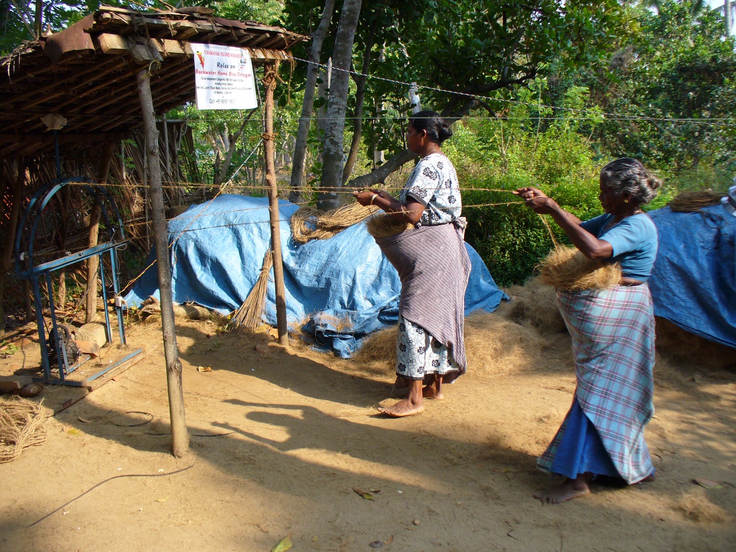 Making_coir_rope_in_Kerala.JPG