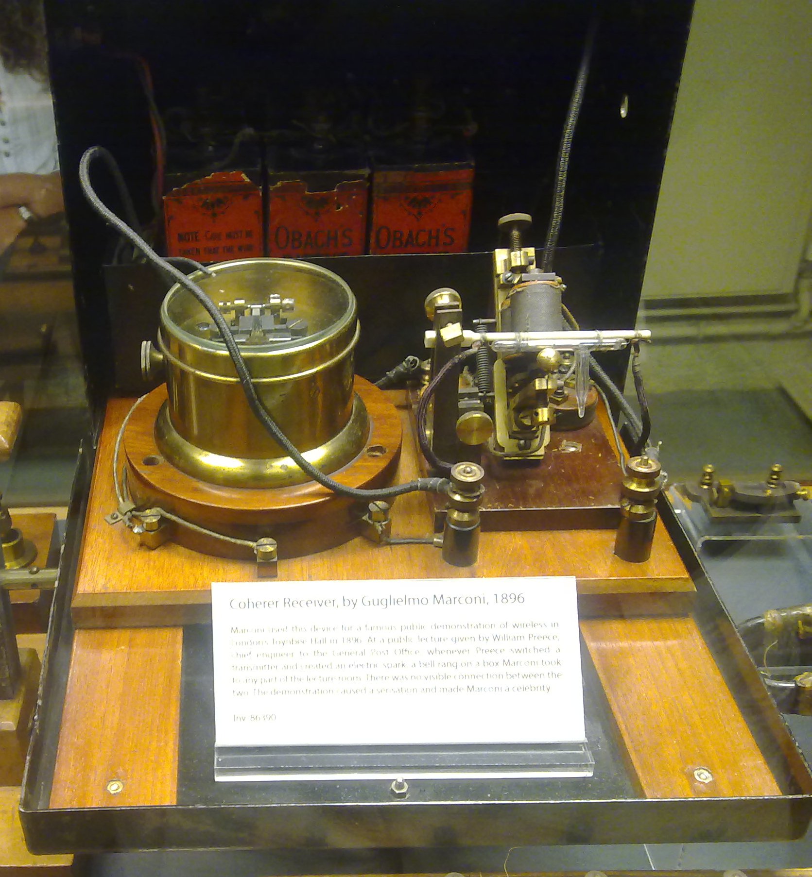 Marconi's_Coherer_Receiver_at_Oxford_Museum_History_of_Science_(cropped).jpg