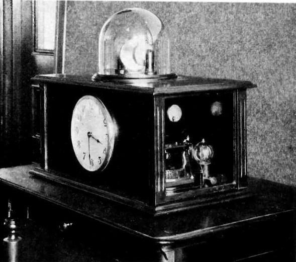 Marrisons_quartz_crystal_clock.jpg