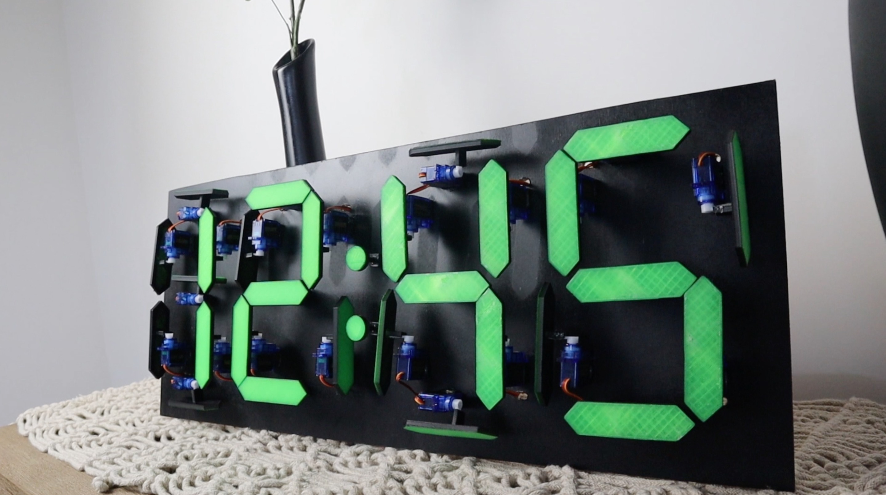 Mechanical 7 Segment Display Using Servos.jpg