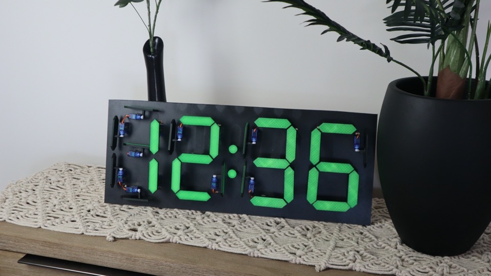 Mechanical-7-Segment-Display-Clock-Using-An-Arduino-28-Servos.jpg