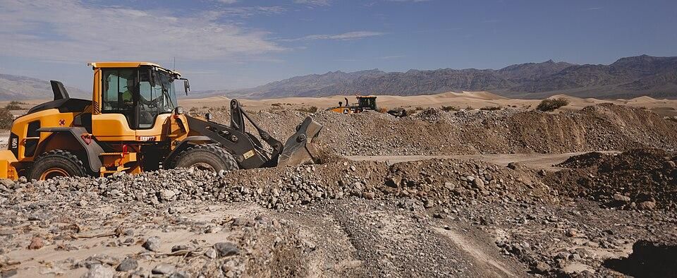 Mesquite_Flat_Sand_Dunes_Parking_Lot_(1b8ab638-410d-45f2-bfbc-18fba3784abf).JPG