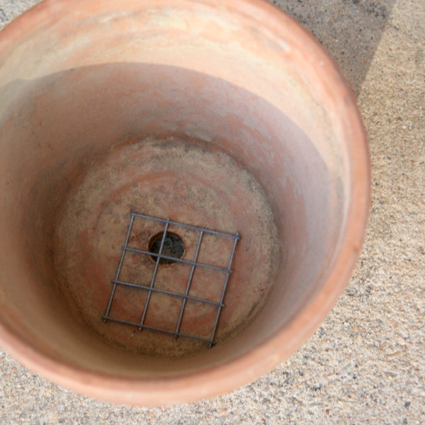 MetalScreeninBottomofPot.jpg