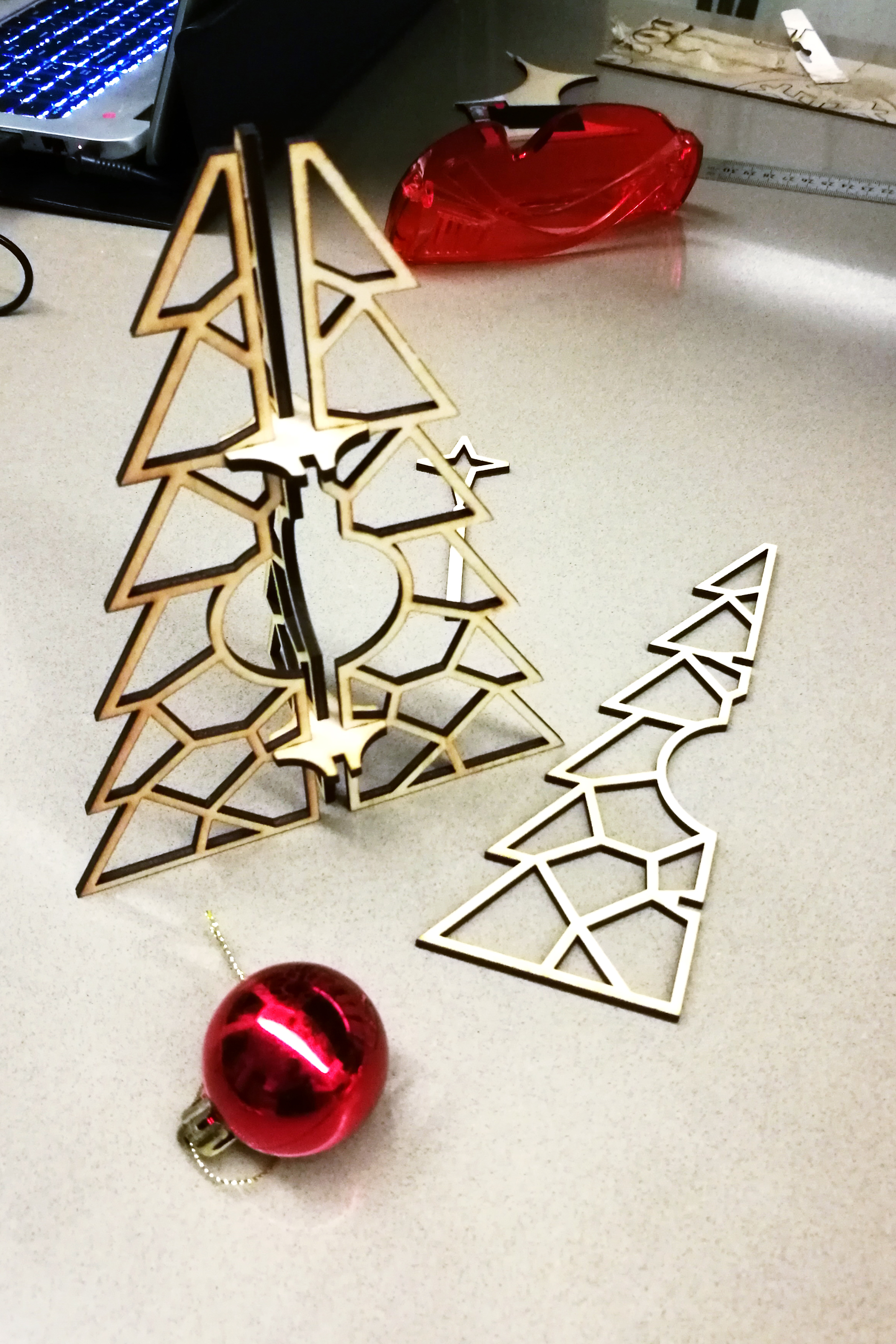 Minimalist Christmas Tree_Pieces1.jpg