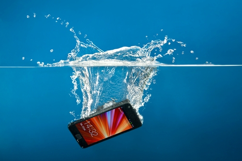 Mobile-phone-dropped-water.jpg