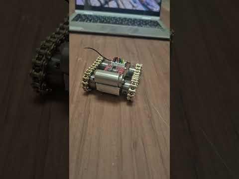 O Rob&ocirc; de Esteira mais Elegante | DIY Gold Tracked Robot (Xiao ESP32)".