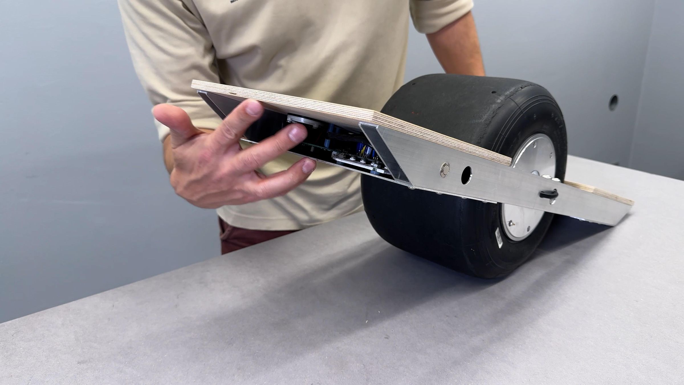 Onewheel from hoverboard.00_09_06_12.Still052.jpg