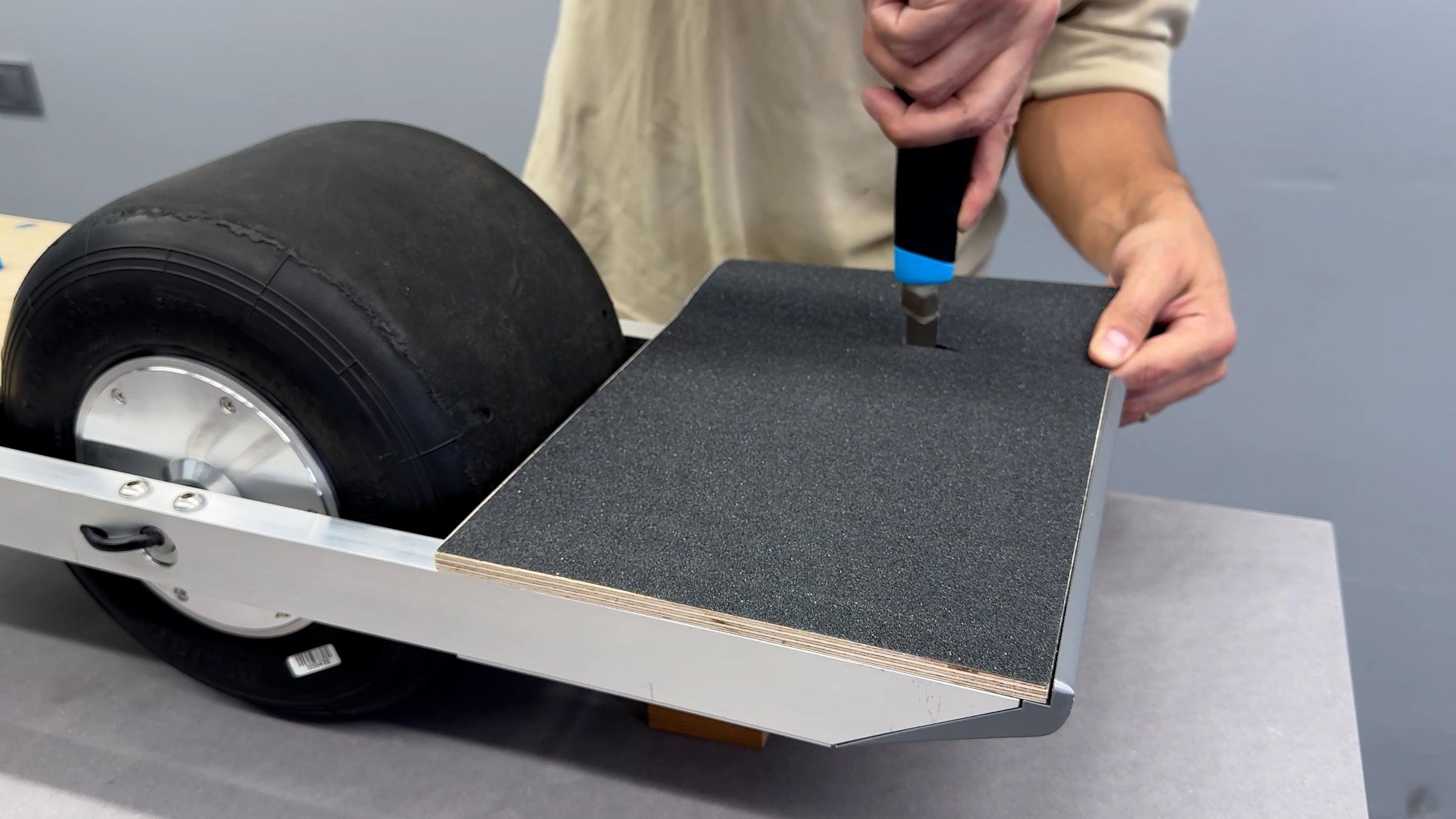 Onewheel from hoverboard.00_10_28_11.Still062.jpg