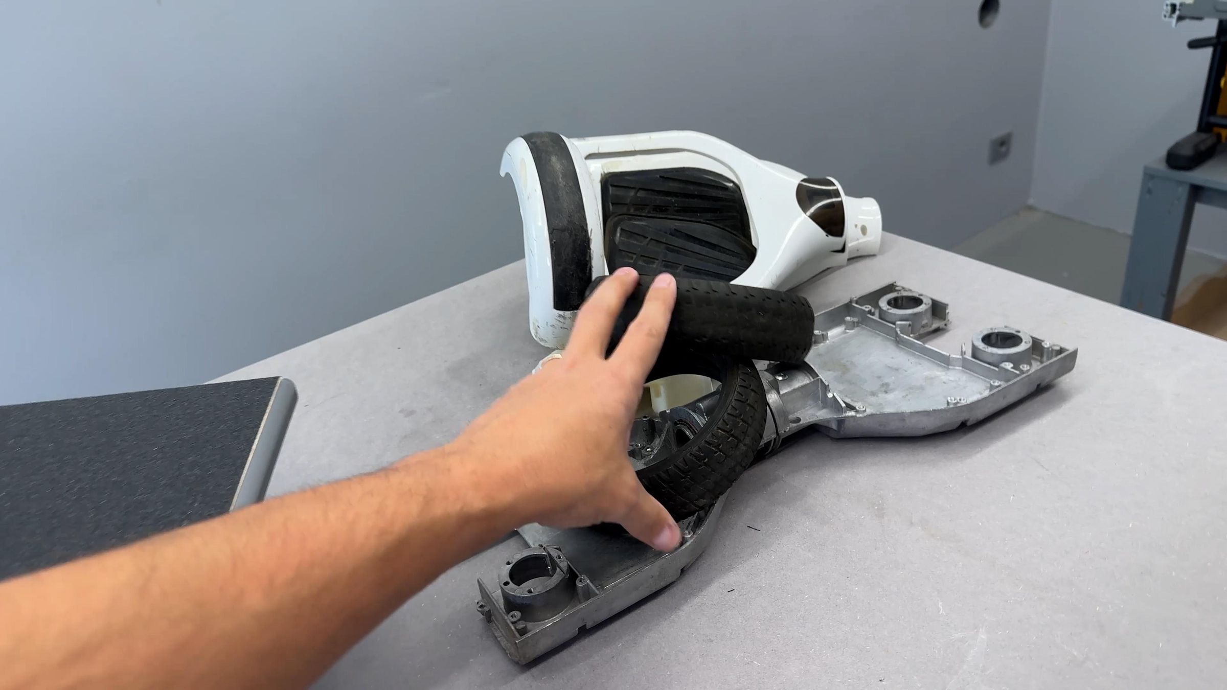 Onewheel from hoverboard.00_10_57_26.Still069.jpg