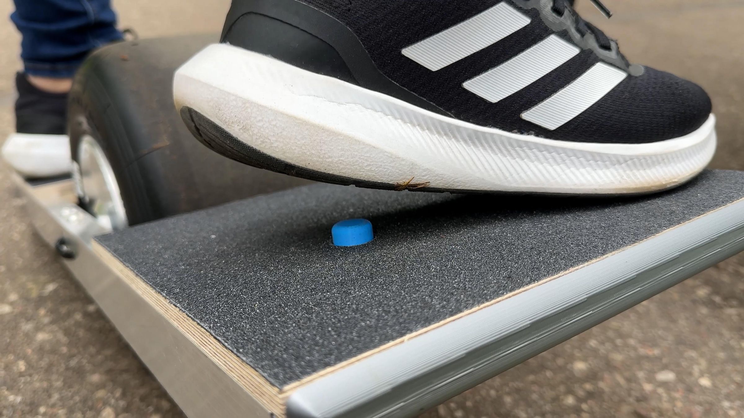 Onewheel from hoverboard.00_11_11_28.Still072.jpg