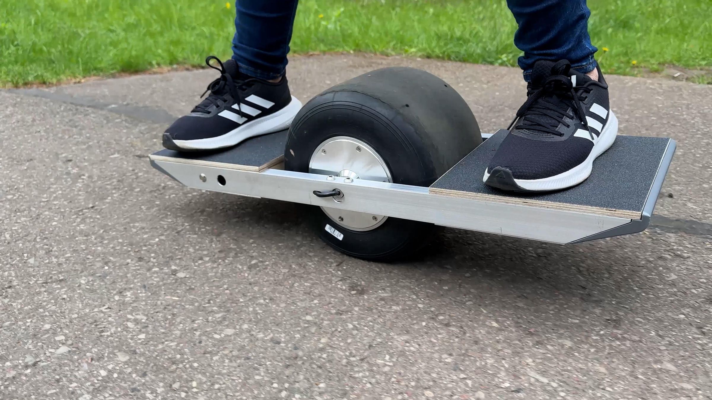 Onewheel from hoverboard.00_11_26_05.Still078.jpg