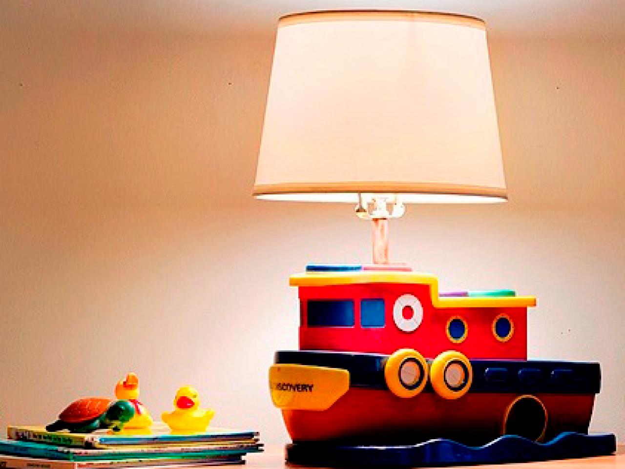 Original_Susan-Teare-Lindsay-Raymondjack_Tugboat-Toy-Lamp_h.jpg.rend.hgtvcom.1280.960.jpeg