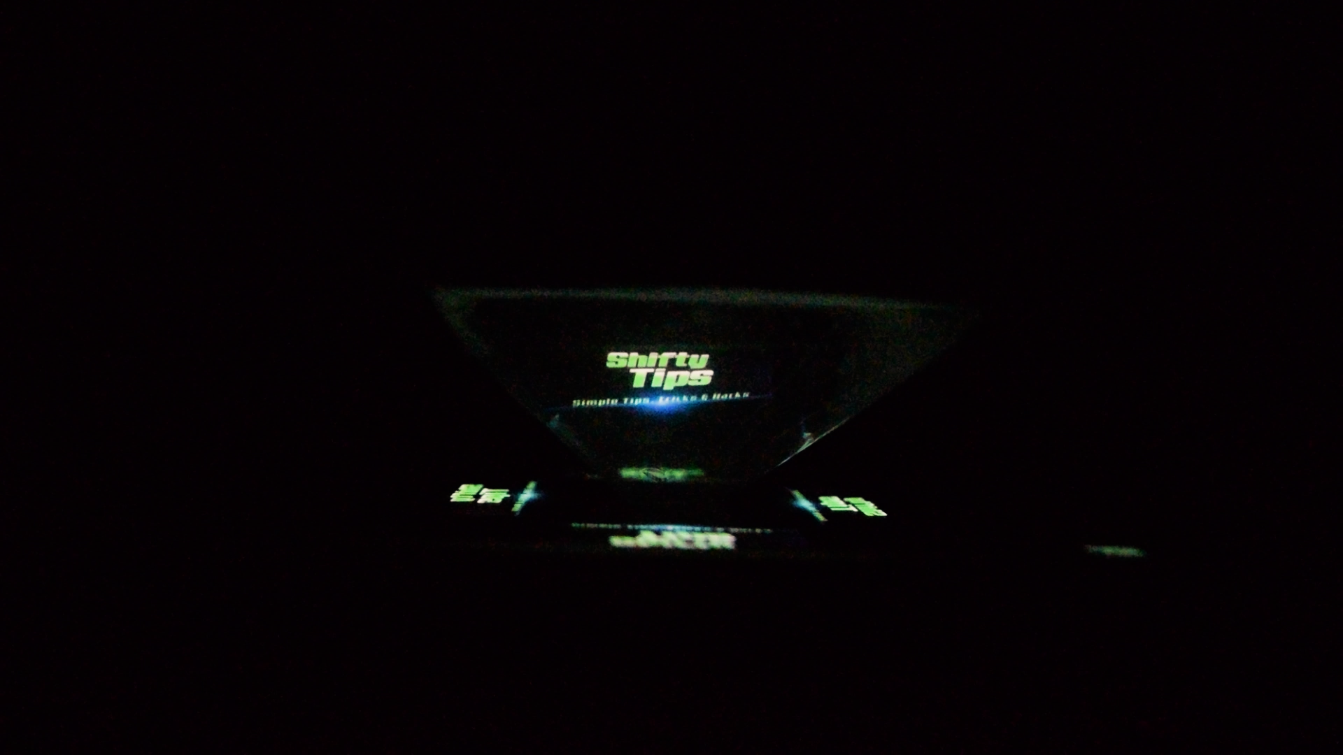P25 - DIY Hologram Projector (not from CD case)_freeze21.bmp