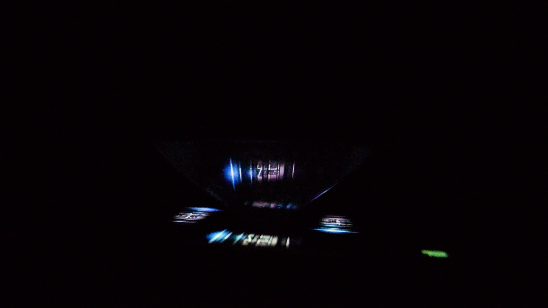 P25 - DIY Hologram Projector (not from CD case)_freeze22.bmp