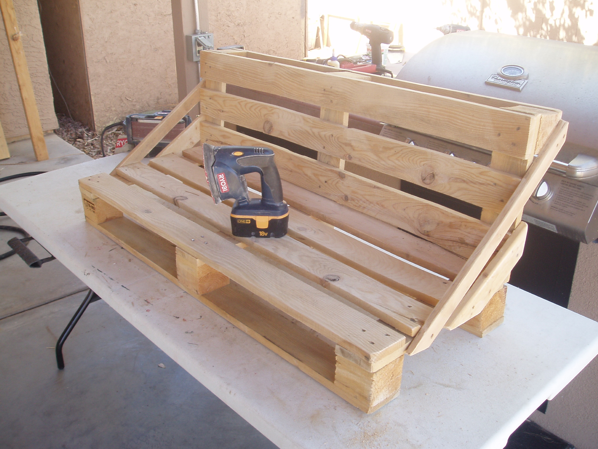 Pallet bench project 009.JPG