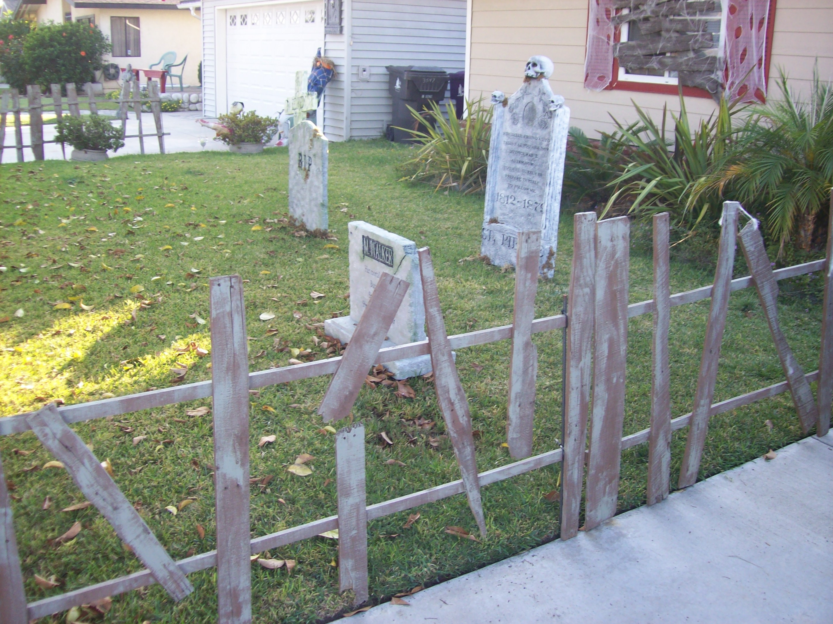 Pallet fence 001.jpg