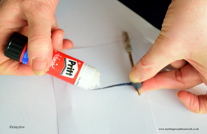 Paper-Beads-from-brown-paper-fabric-Sticking-the-end-of-the-bead.jpg