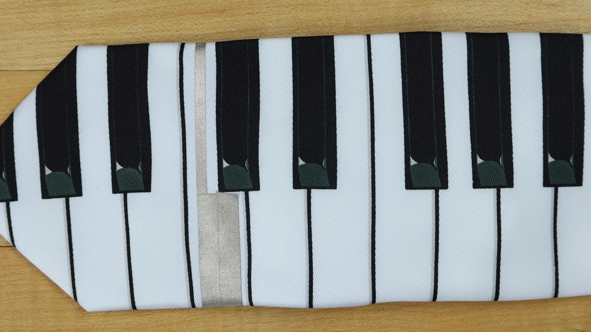 Piano tie rough 01.00_02_05_05.Still008.jpg