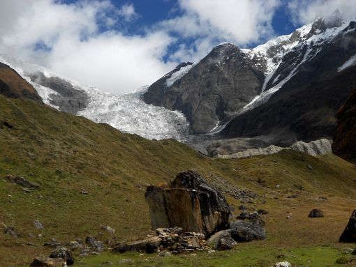 Pindari_glacier_2,_Uttarakhand,_India.jpg