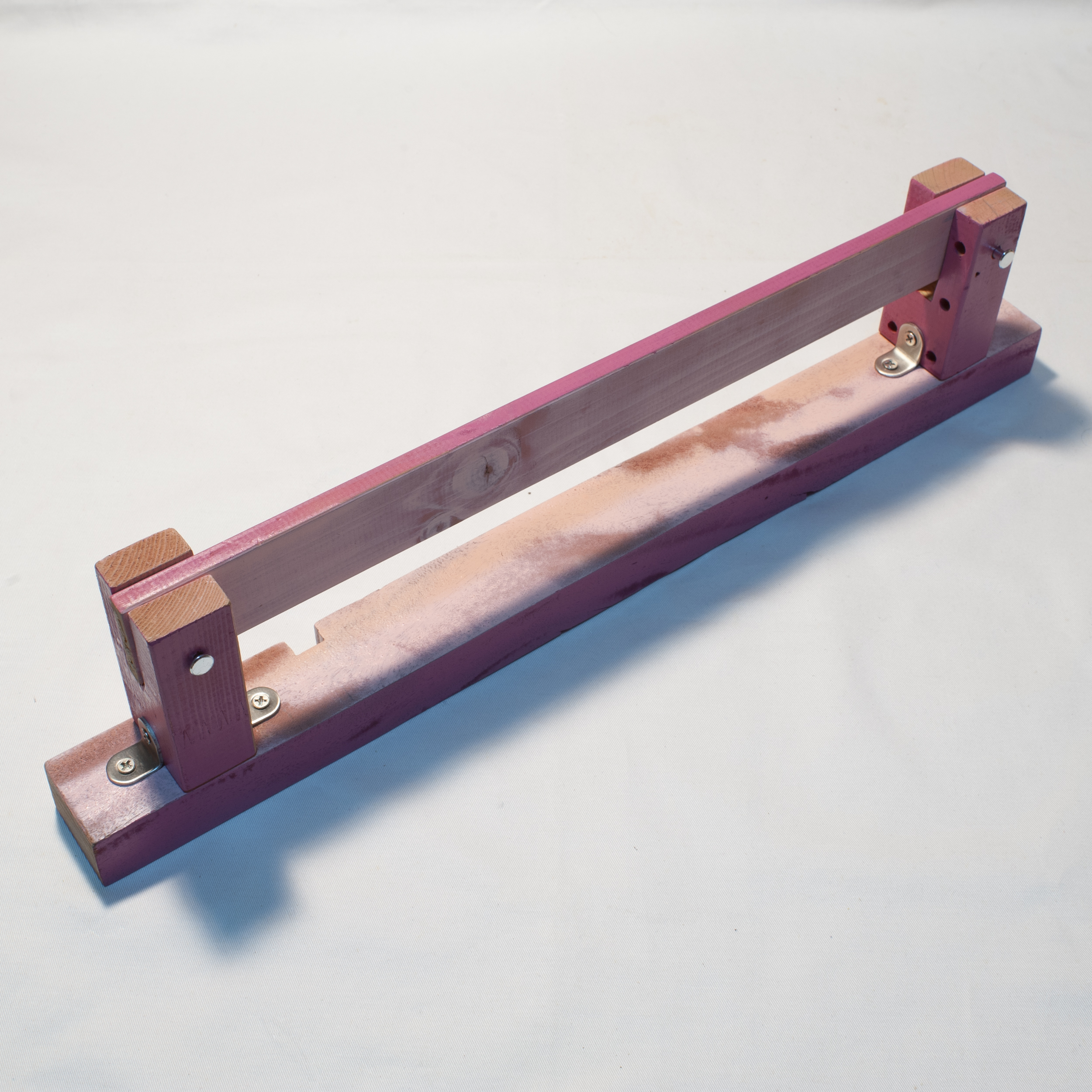 PinkWoodenHolder-10.jpg