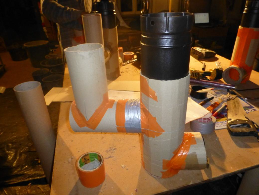Poelito_-_Po_le_de_masse_semi-d_montable_coffrage_bruleur_cartons.png